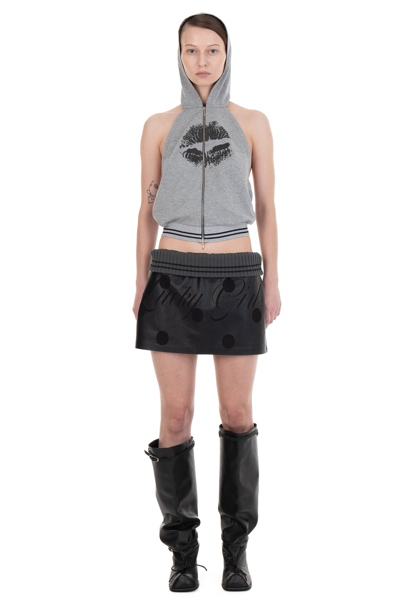 BACKLESS HOOD TOP KISS